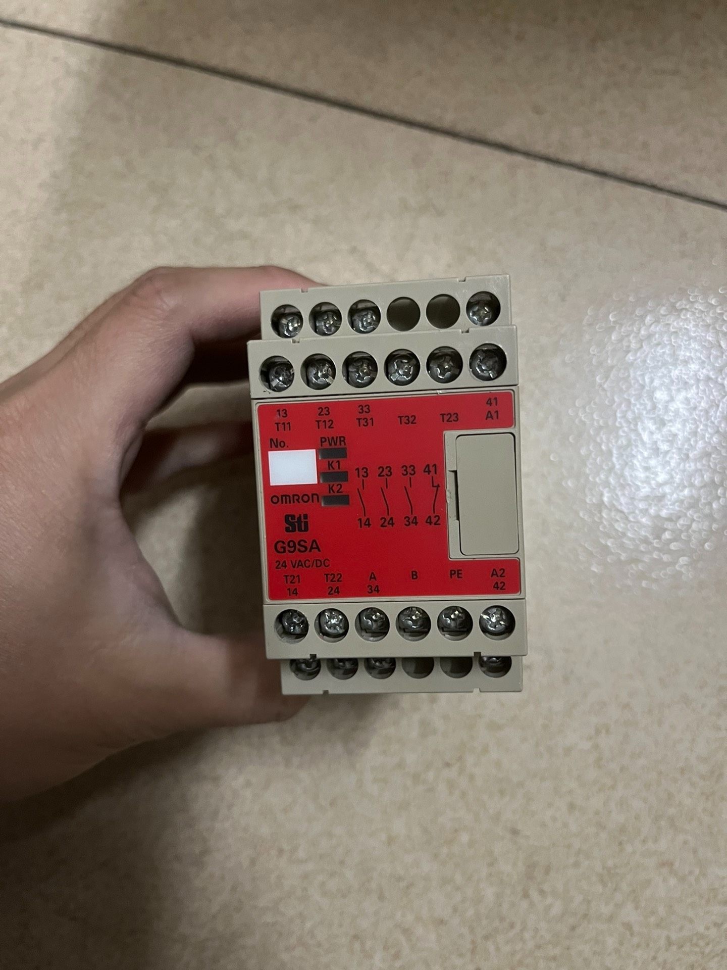 欧姆龙G9SA-301原装正品，功能正常，数量9台。