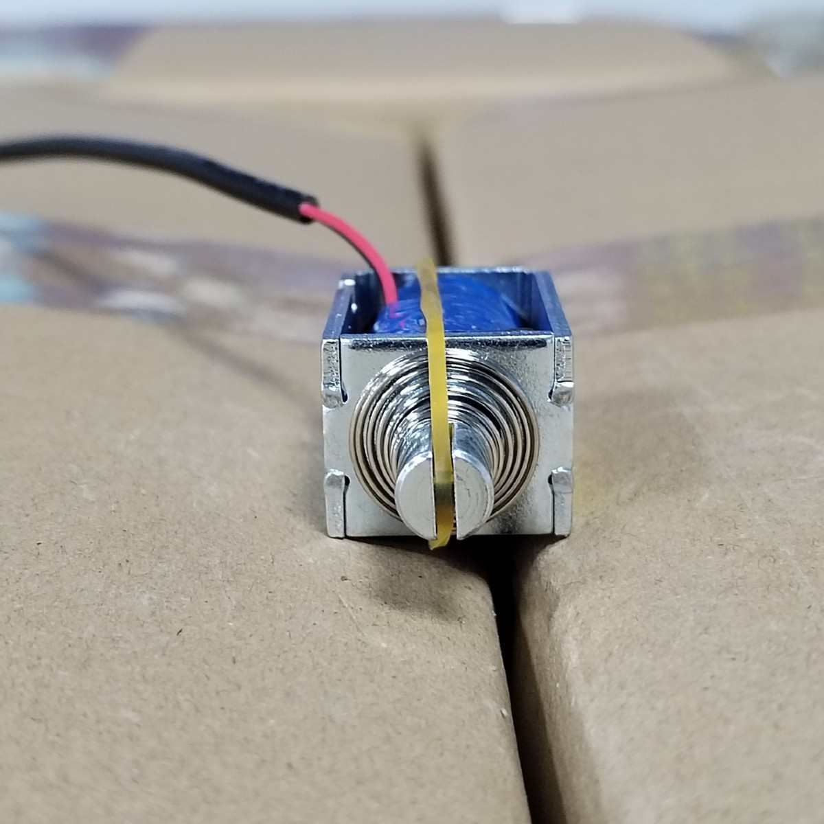 广东热销大行程保持力均衡微型KS0626自保持电磁铁漏电开关电磁铁