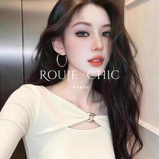 法国rouje chic法式白色斜肩镂空针织衫女早春设计感修身显瘦上衣