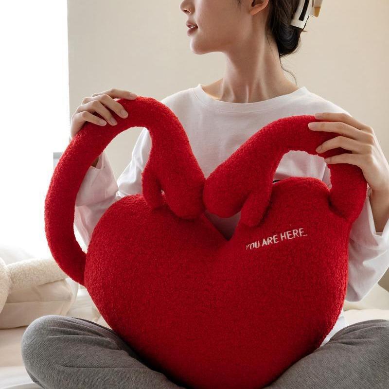 羊毛绒创意红色爱心抱枕抱枕被
