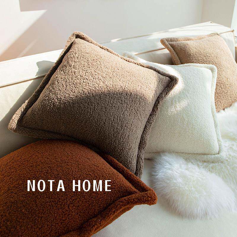 毛绒纯色抱枕轻奢客厅沙发靠枕女生睡觉抱枕床上靠枕车用靠垫枕芯