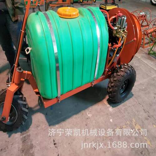 风扇后置新款打药喷雾机 果园杀虫400升打药机 自走式汽油喷药机