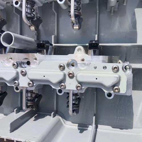 2.0 2.4自由光气门摇臂总成自由光电子摇臂自由光进气凸轮轴组件