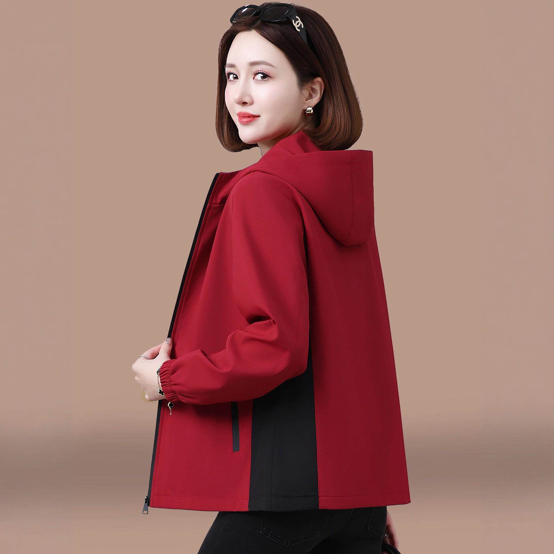 早春外套女款2026新款春秋薄款中年妈妈时尚宽松夹克休闲连帽上衣