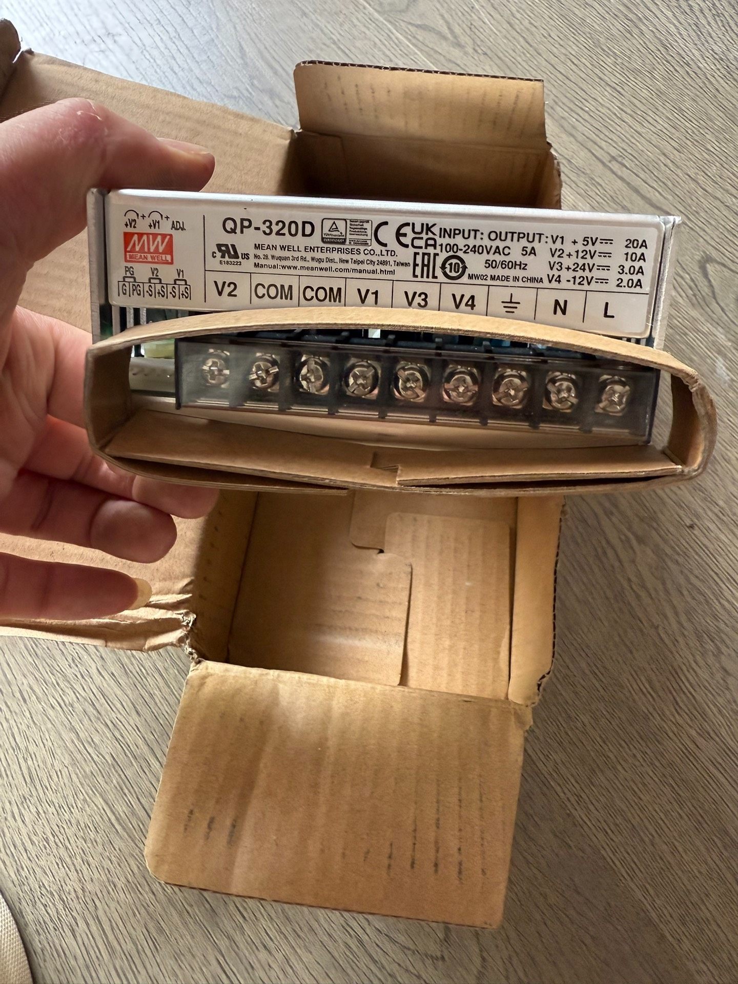 台湾明纬QP-320D开关电源，320W四路输出，5V 20