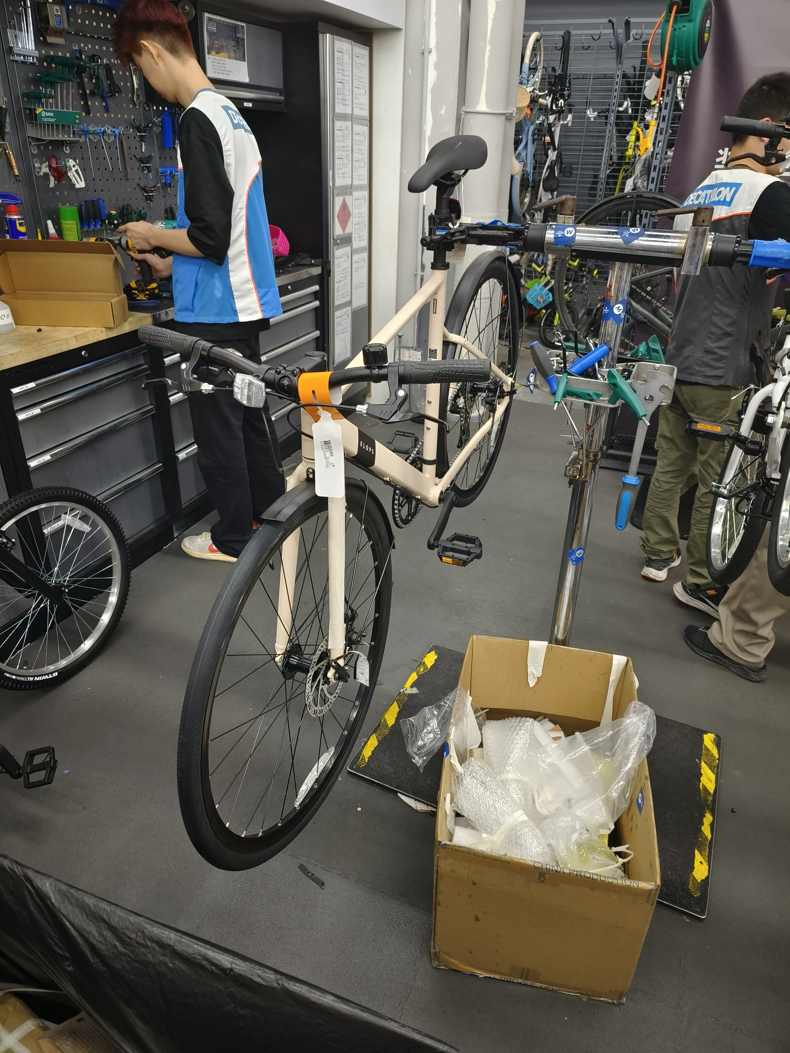 Городской велосипед Decathlon Speed 900 легкий шоссейный 8 скоростей дисковые тормоза photo review
