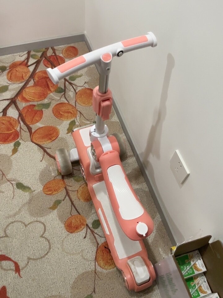 Детский электросамокат SCOOTER 3-в-1: многофункциональный для детей 1-14 лет. Складной, с гравитационным управлением, Bluetooth и светящимися колесами. photo review