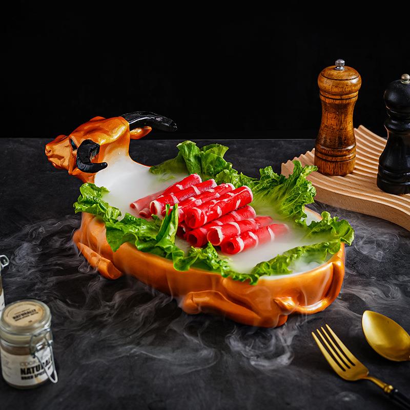 火锅金牛造型干冰创意饭店用餐具肥牛特色菜酒店餐厅羊肉意境盘子