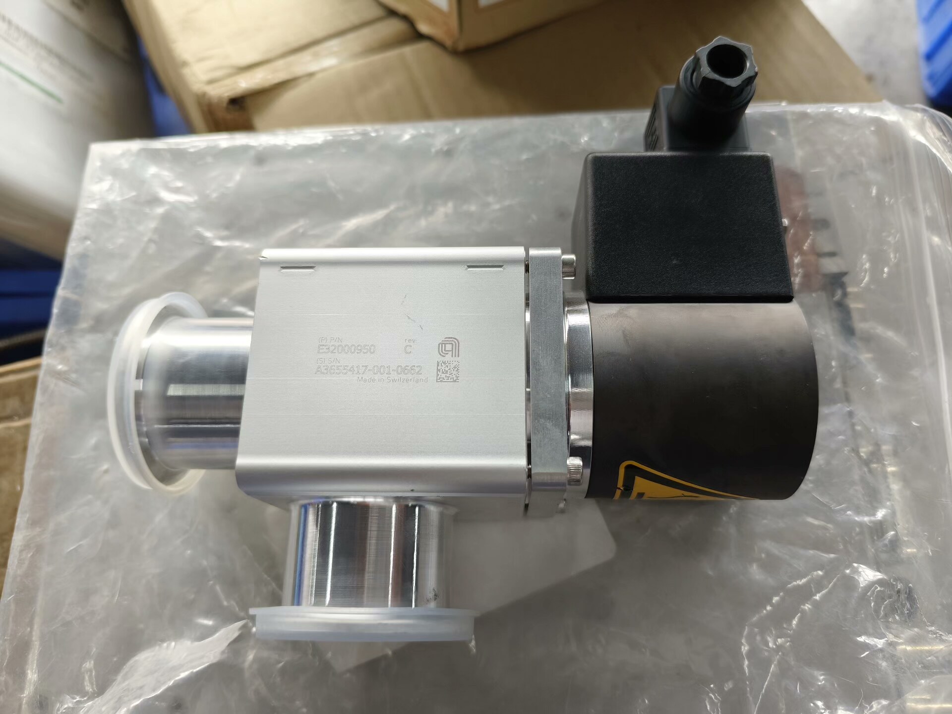 AMAT应用材料原装真空角阀，型号E32000950，瑞士制