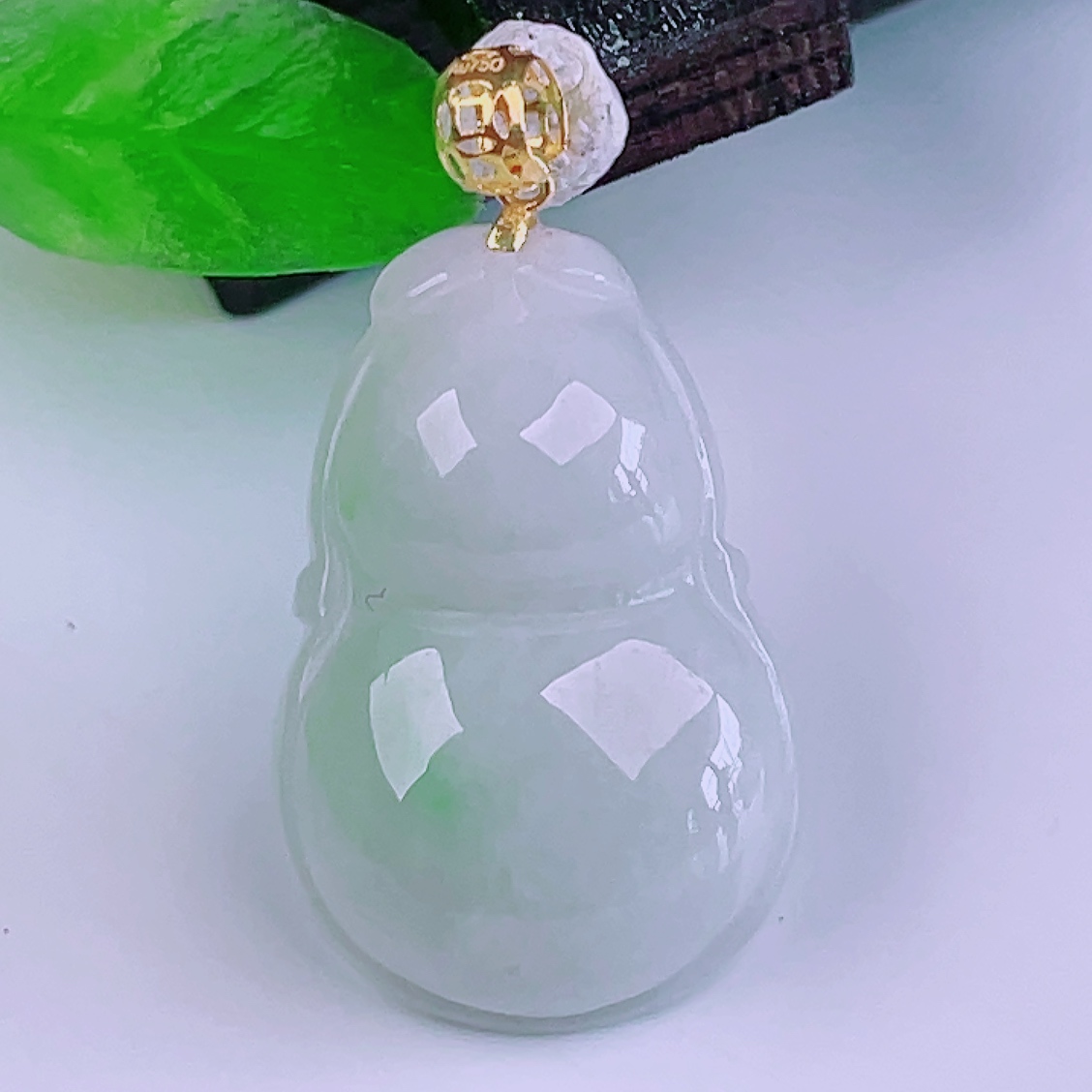缅甸天然正品翡翠18k金扣头冰润满色高端精美闪拍葫芦玉吊坠2.58g