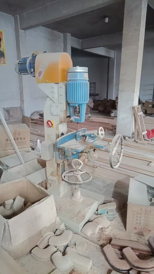 4月14日邵阳小型带锯、自动方孔机、梳齿机、立式铣床、压刨机、数控车床等木工设备一批网络拍卖公告