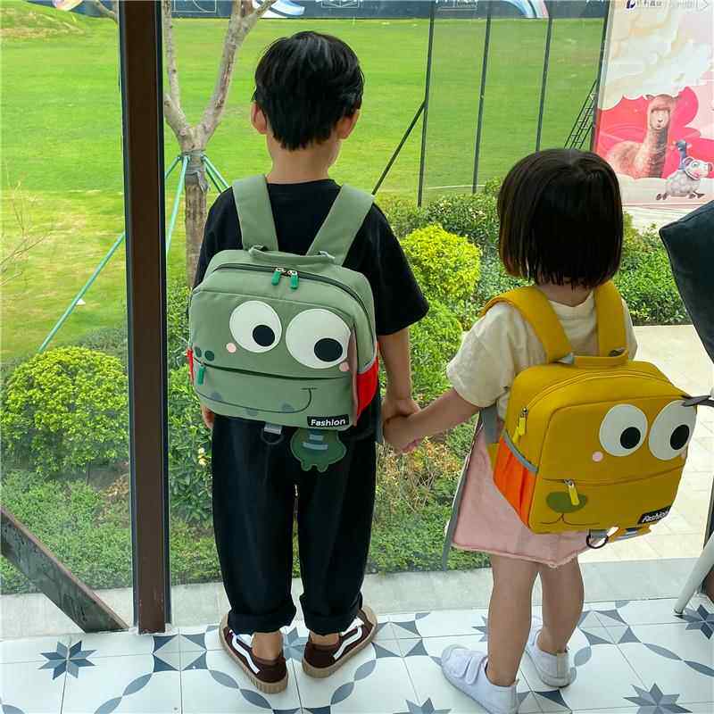 儿童书包幼儿园男宝宝双肩包3岁4外出可爱背包小女孩防走失牵引包