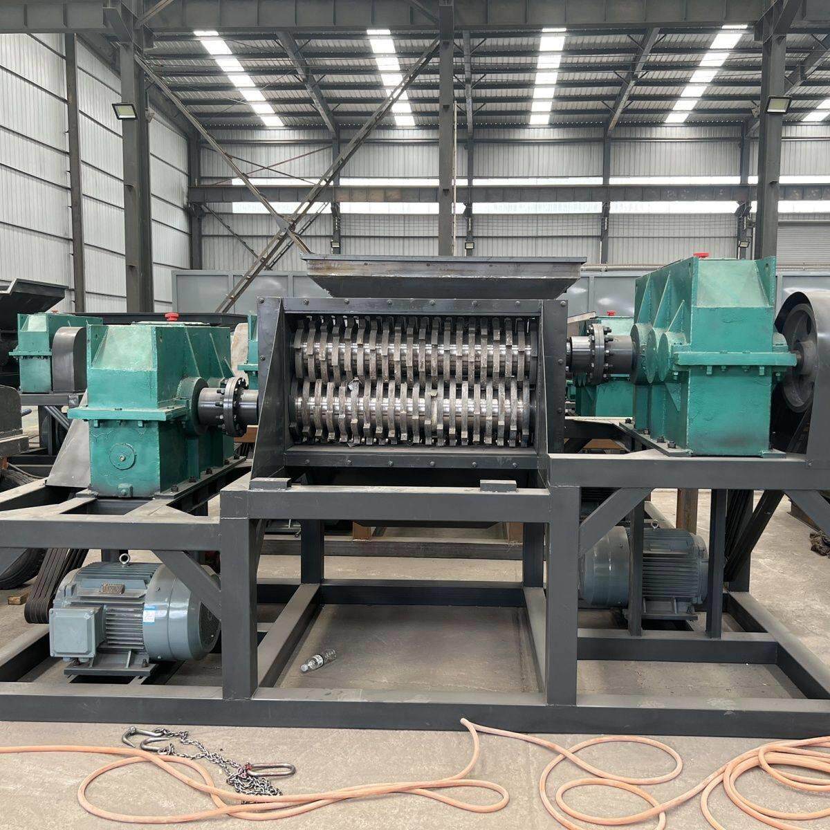 多功能塑料粉碎机刀片小型橡胶废铁破碎机大型轮胎生活垃圾撕碎机