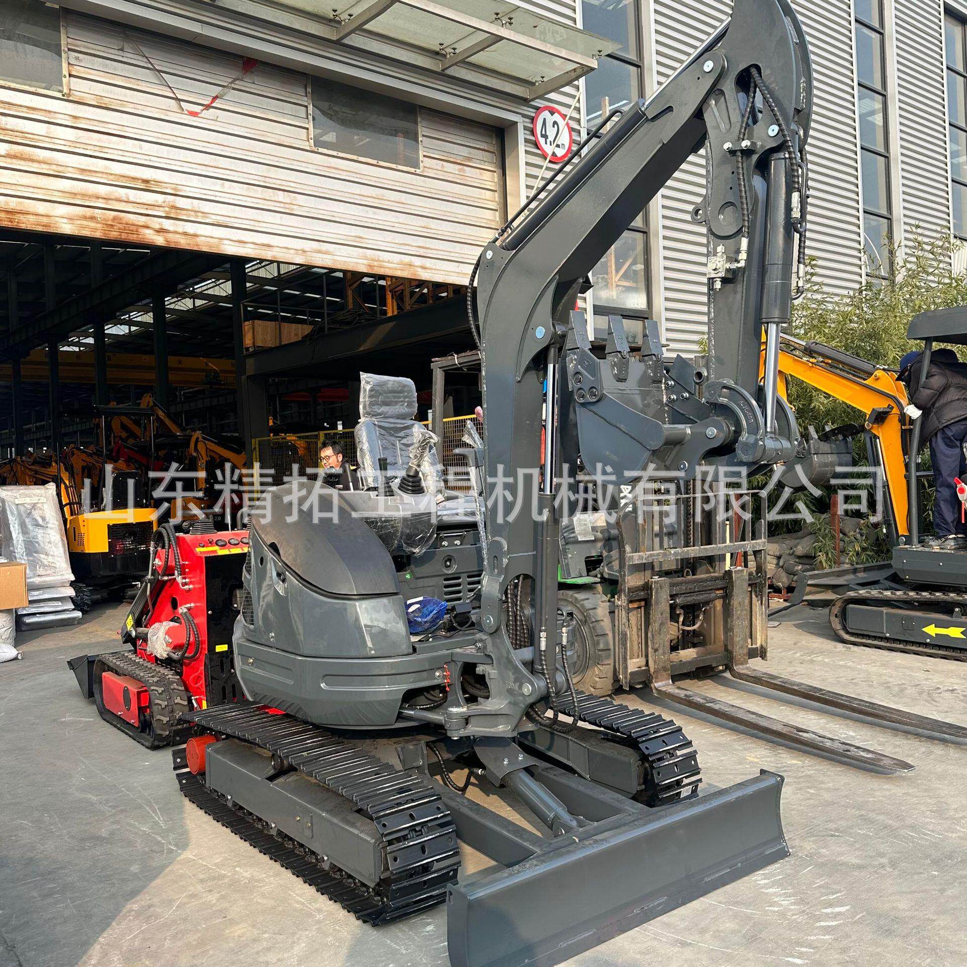 外贸家用小挖机农用挖机25tons翻地小果园农场挖泥厂家小型挖掘机