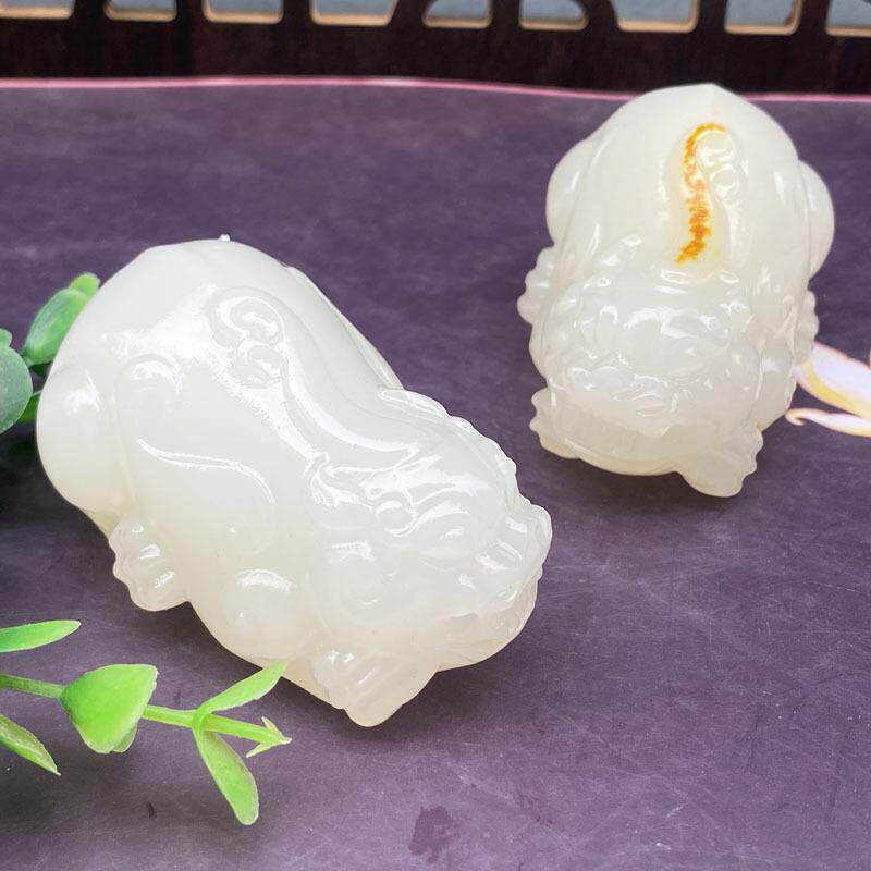 阿富汗玉手把件大号立体雕刻貔貅带皮男女把玩件直播货源