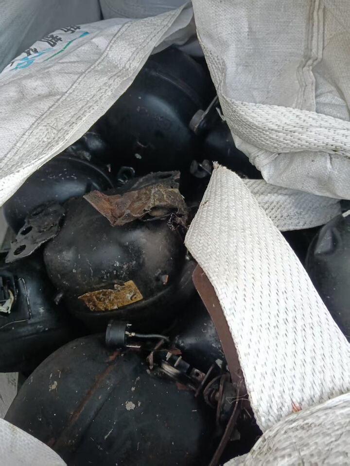 11月19日岳阳处置报废压缩机一批，重量2.3吨。打包价处理。（代发物流。）网络拍卖公告