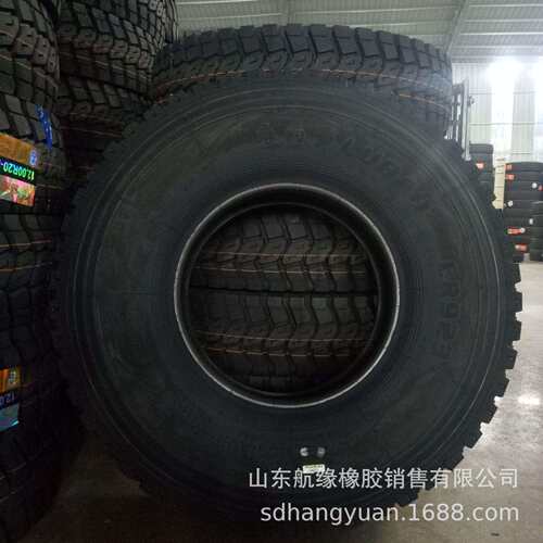 中958短途承载钢型丝轮胎900钢R20货车卡车全载重子午胎厂家直供