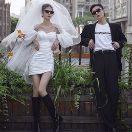 影楼主题轻婚纱2024白色，抹胸包臀短裙，户外情侣摄影旅街拍照礼服装