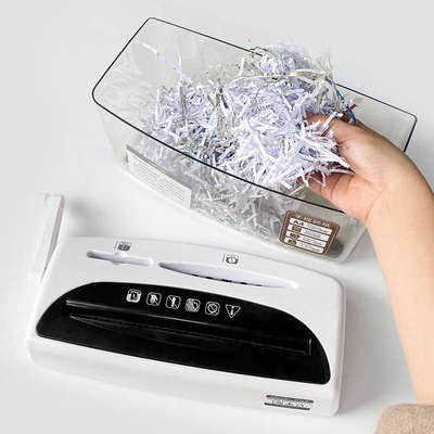 得力9935手摇碎纸机电动办公迷你家用手动小型mini粉碎A4纸碎卡机