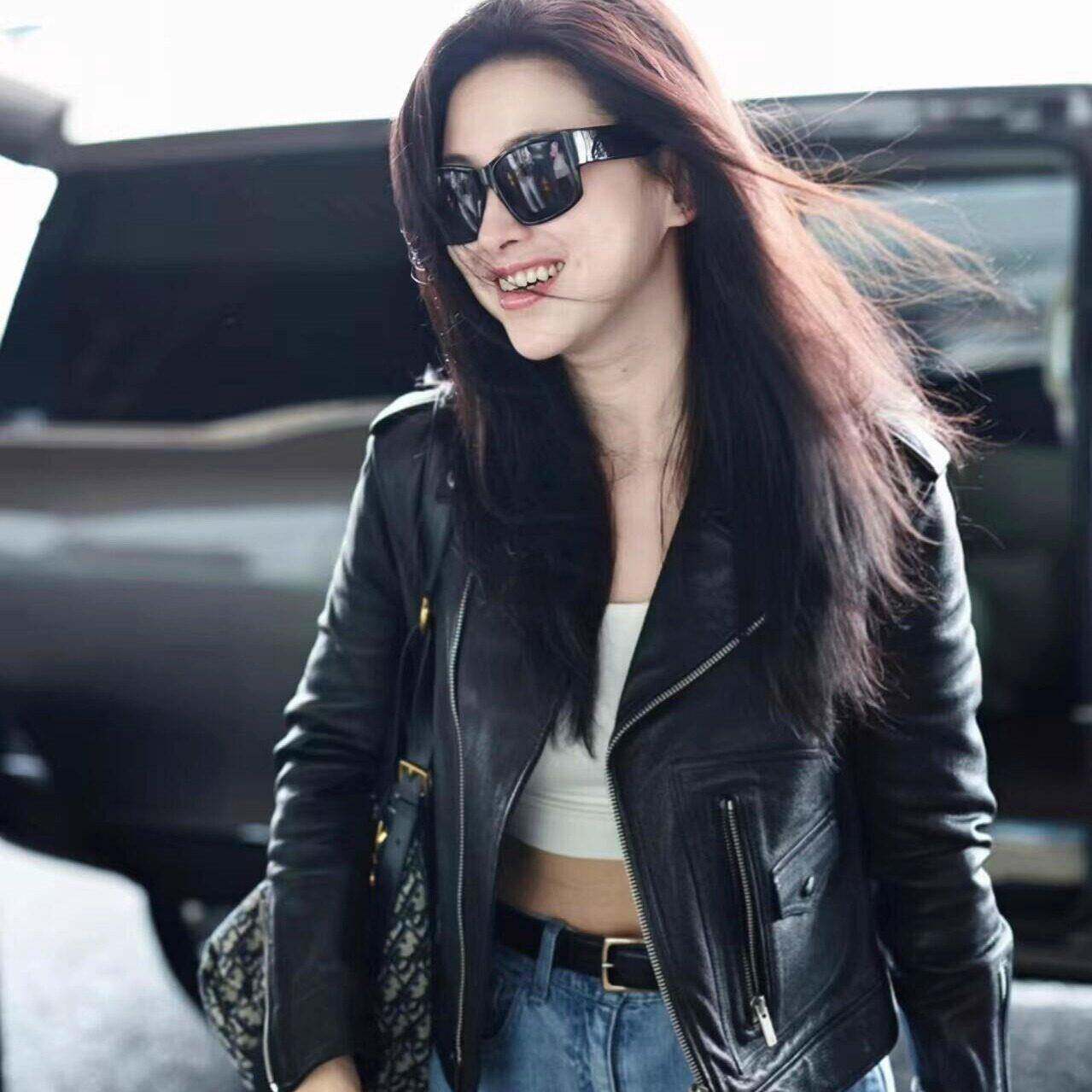 2025年海宁春秋新款皮衣黑色显瘦短款翻领小个子机车皮夹克外套女