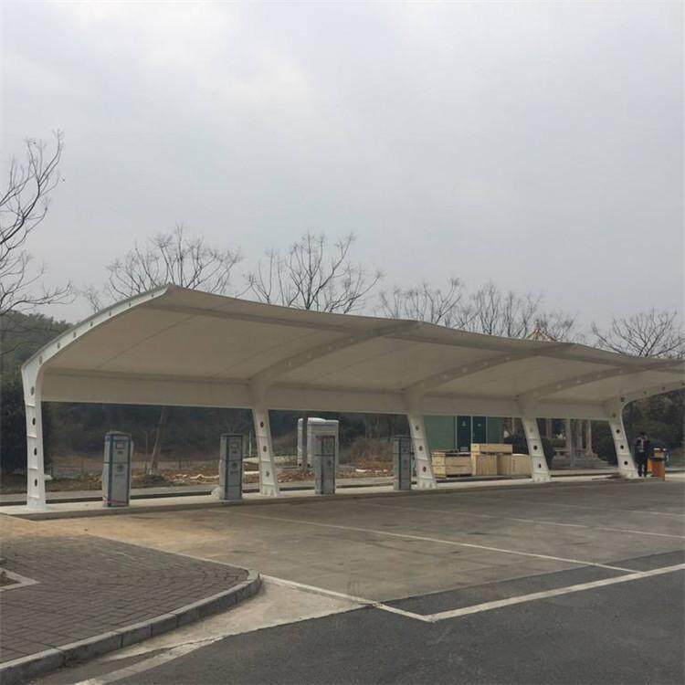 户外轿车停车棚汽车棚厂家张拉钢膜结构汽车雨篷膜材防雨高性价比