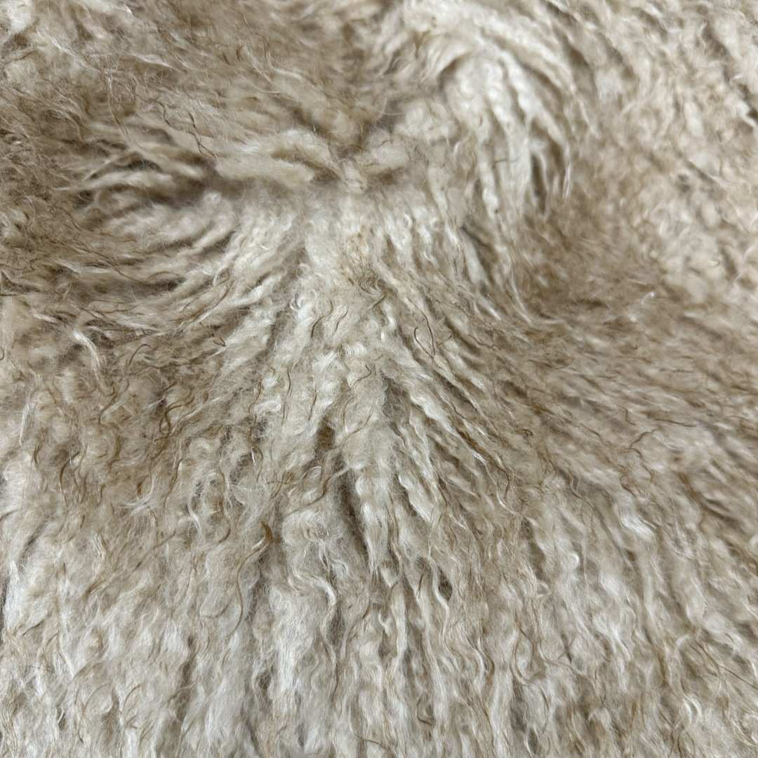 厂家现货高品质滩羊毛人造毛皮长毛绒布落水毛大弯毛染尖面料