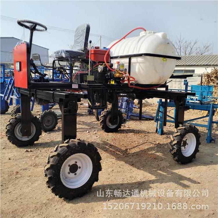 麦柴油四轮小打药机 玉米78066药机宽可轮调 方向盘自走式三轮洒