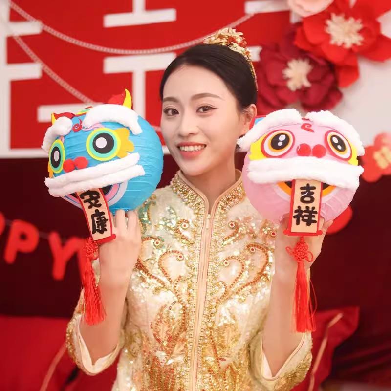 新娘结婚领证婚礼拍照道具醒狮灯笼晨袍伴娘团中式婚礼跟拍小道具