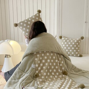 新款 球抱枕被子两RUG用加绒加厚莱绒休盖毯汽毛车内靠垫学法生午