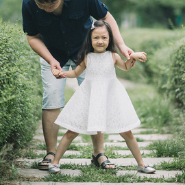 女童赫本裙夏季无袖蕾丝，白色露背礼服宝宝生日，洋气吊带连衣裙a裙