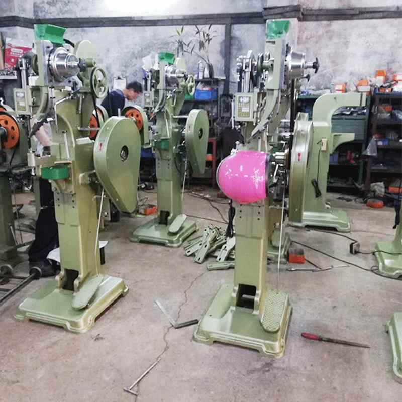 大量生产台式柳钉机半自动铆钉机虎钩扣铆钉机五金铆钉机模具