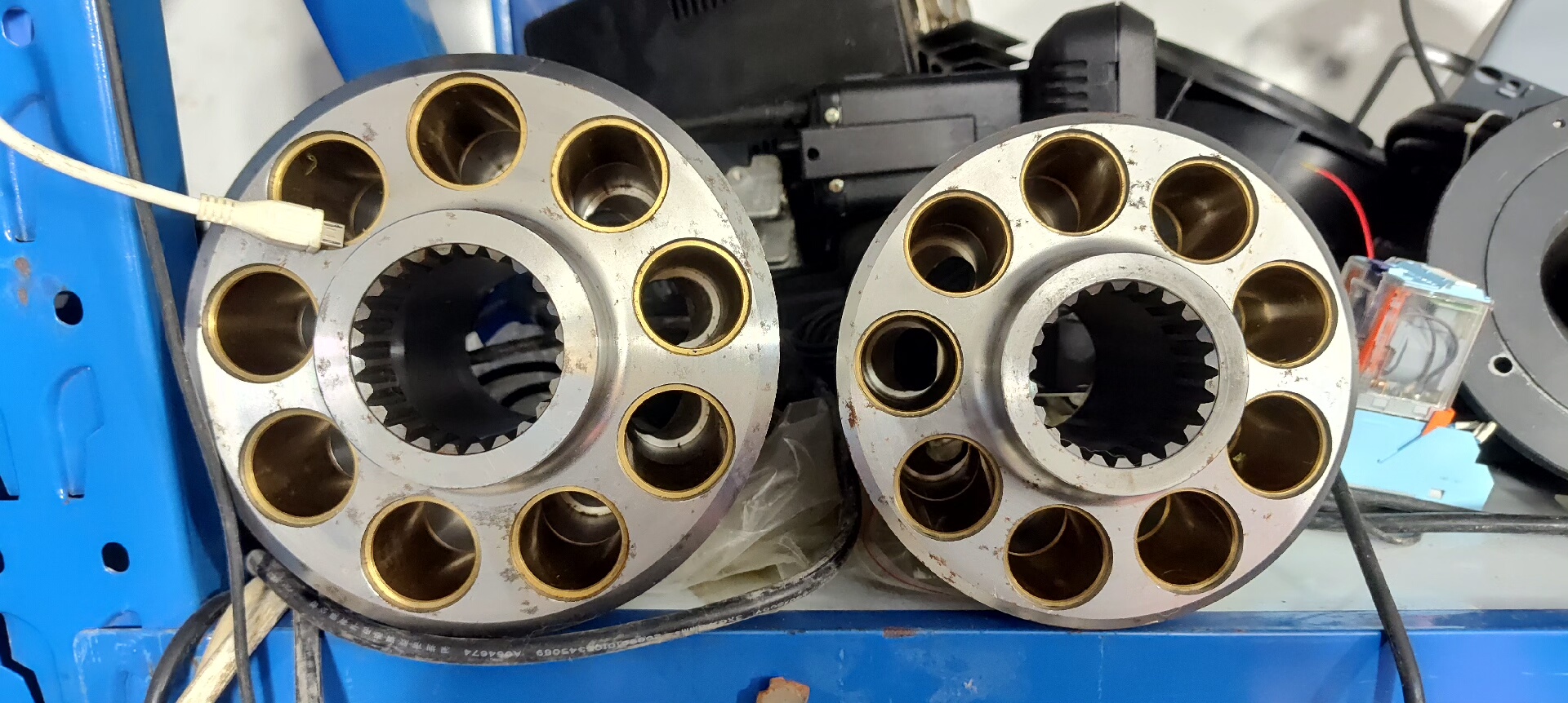 丹佛斯液压泵缸体，放放仓库一年多，懂得来