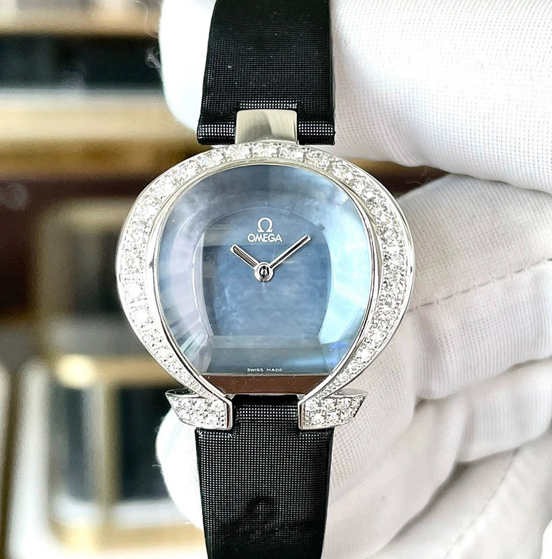 98新27mm欧米茄18k白金原镶钻5886.72.51珍珠贝母蓝盘石英女表