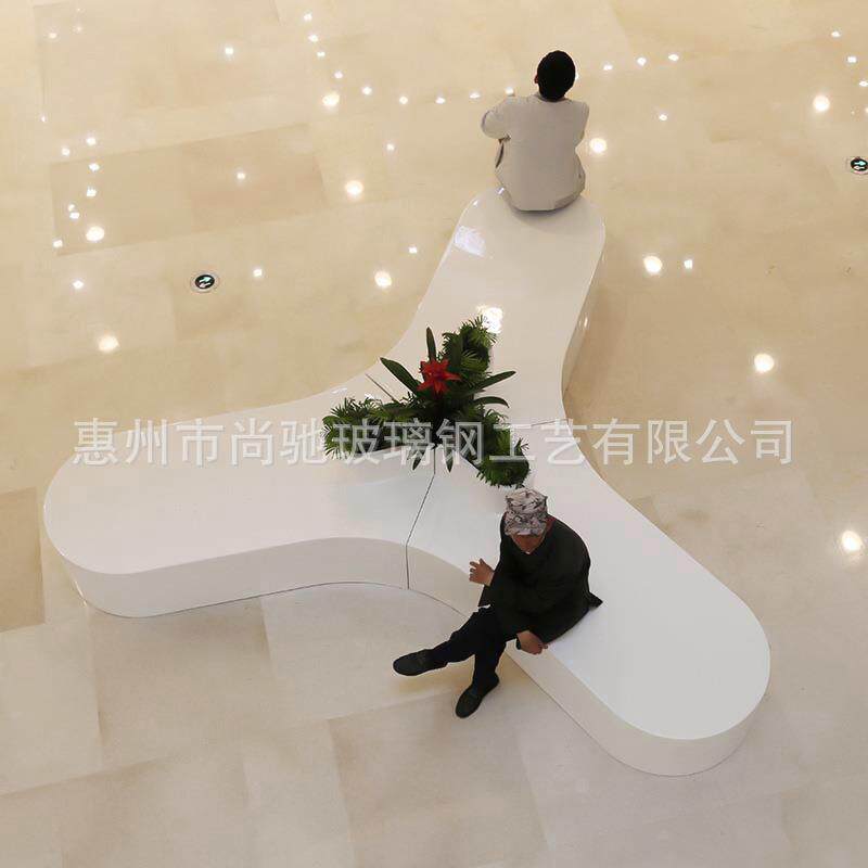 玻璃钢三角座椅机场商场户外几何休闲坐凳创意公共休息等候长排椅