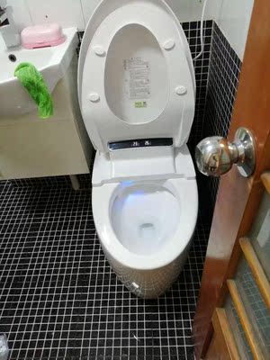 易臣家用智能即热式遥控翻盖坐便器怎么样？不要单看众测表面？