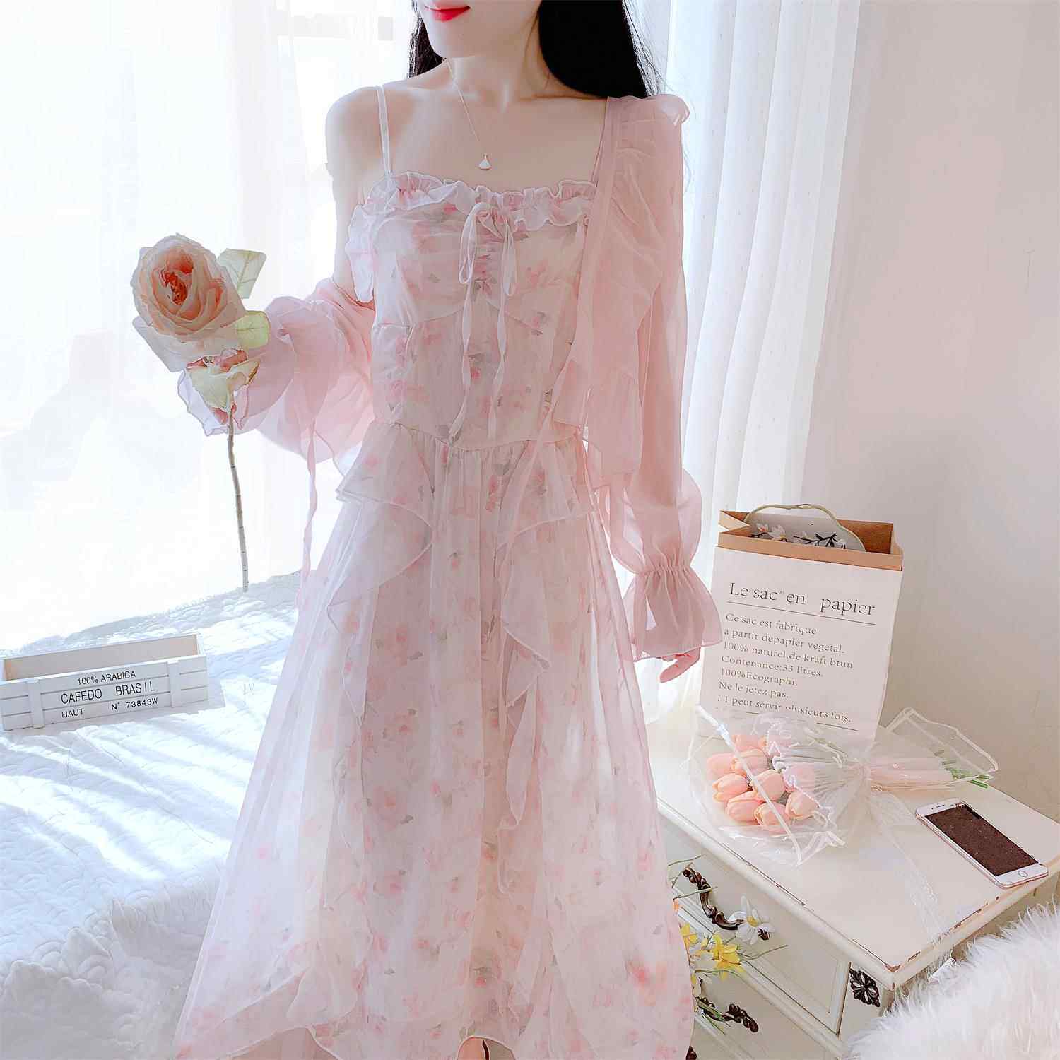 高级感甜美雪纺碎花长裙2025新款法式粉色吊带连衣裙两件套装女夏