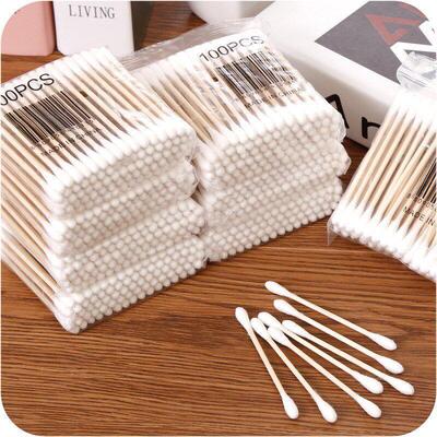 The q-tip cotton buds sticks a two-headed swabs sterile