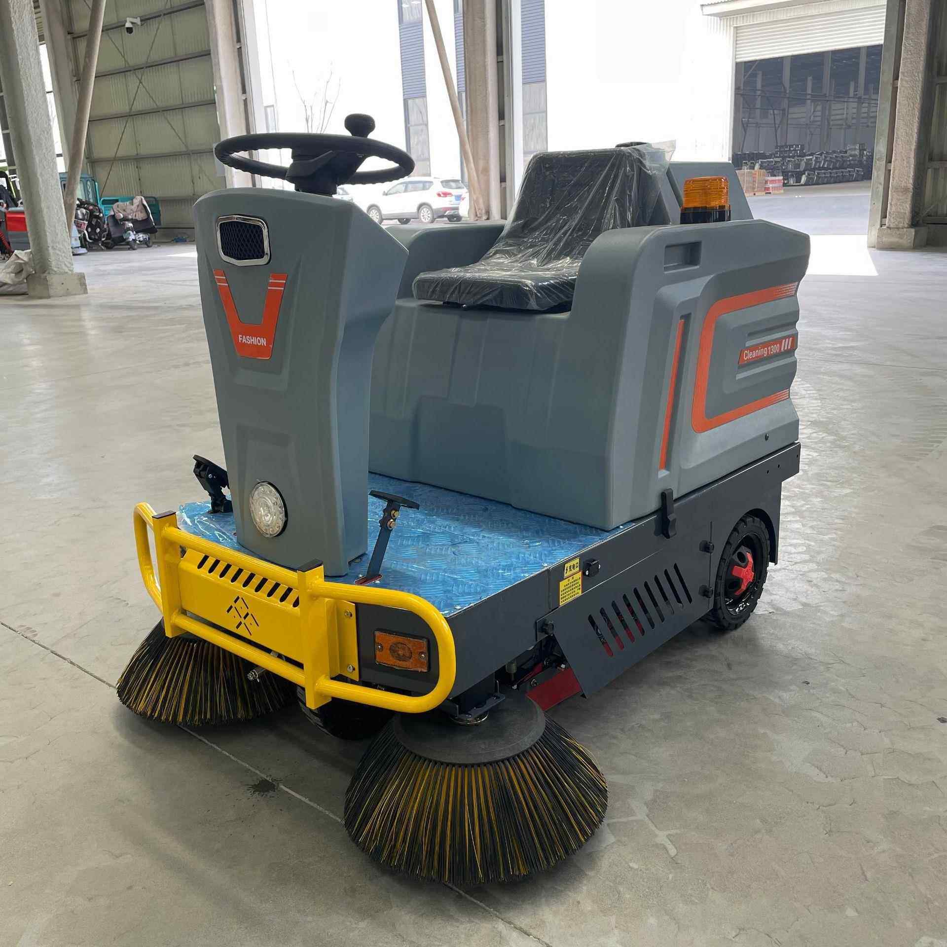 三轮扫地车电动驾驶式工厂车间物业环卫清洗车园区小型工业扫地机