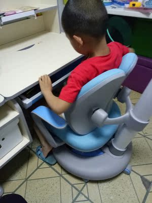 我来诉说下爱果乐儿童学习桌怎么样,看我心酸经历