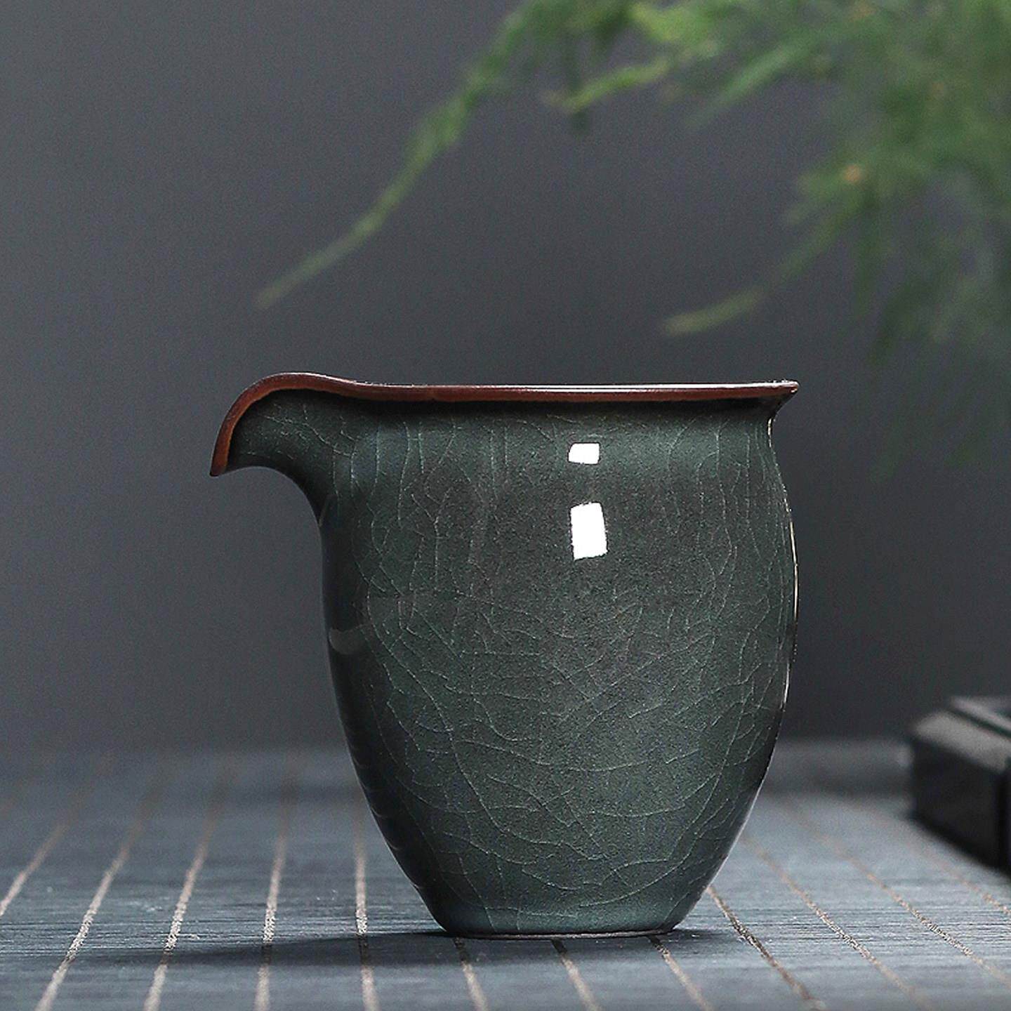 青瓷公道杯大号功夫茶具配件手工公杯龙泉陶瓷茶道冰裂分茶器茶海