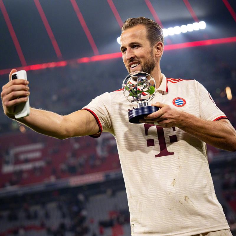 2425拜仁慕尼黑球衣第二客場