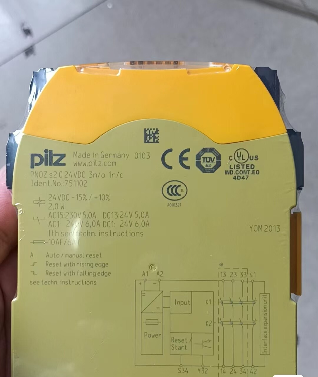 PILZ皮尔磁  现货 订货号 751102  全新未开封