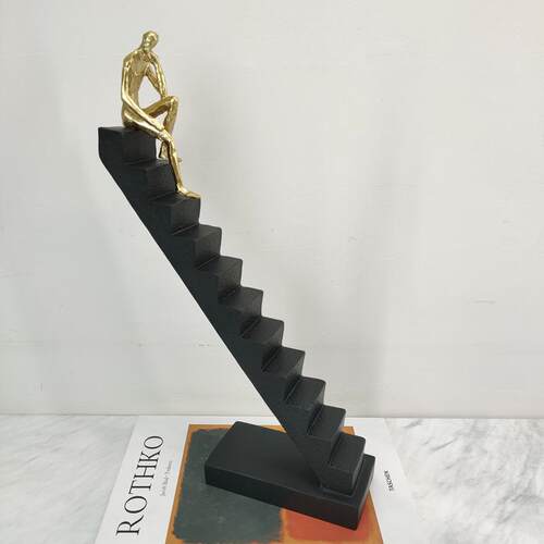 北欧轻奢上楼阶梯人酒店前台样板间软装饰品电视柜步步高升摆件