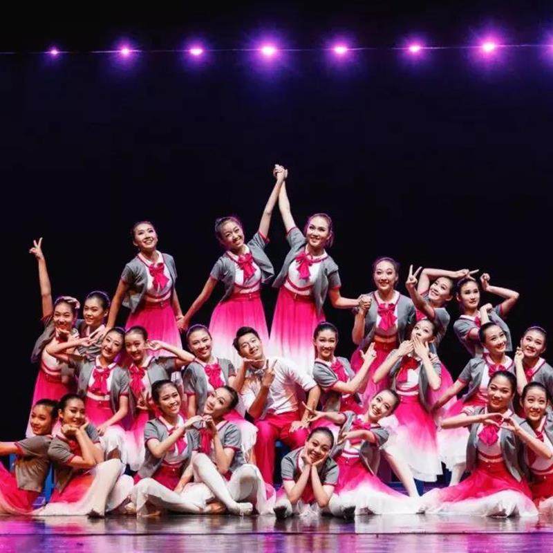 高档六新中学生青春纪念册初中舞蹈服一学生现款生代高中生合唱表