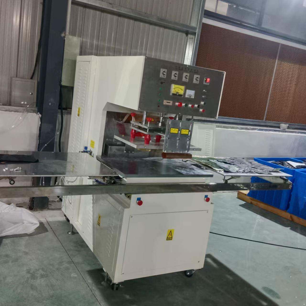 汽车脚垫热熔机PVC脚垫踏板焊接机脚垫耐磨防滑块熔接机高频机