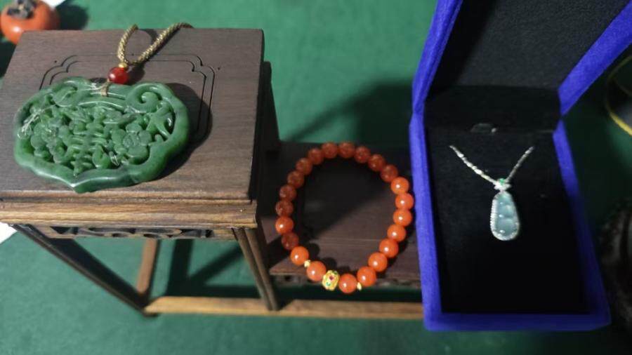 【京械7728】企业库房清理处置红木料框等物品一批共4件（未知材质未鉴定，非专业人士谨慎竞拍）