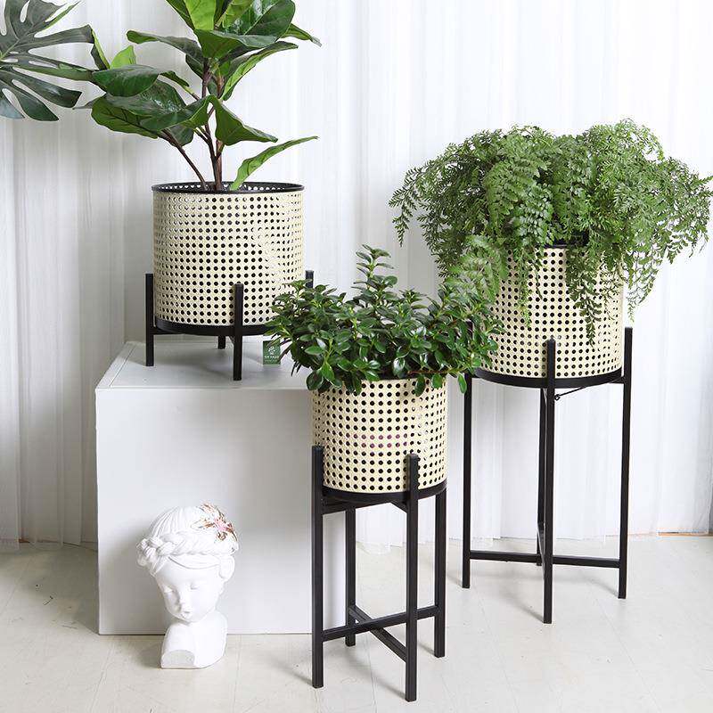 现代简约铁艺客厅绿萝落地镂空铁网电视旁植物花盆架flowerpot