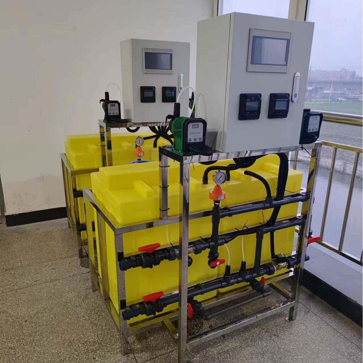 PAC絮凝剂加氯酸碱加药桶立式搅拌装置PH调节设备全自动加药设备
