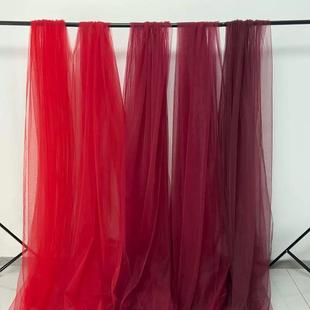 酒红色网纱布料婚礼背景红色婚庆软网纱吊顶纱幔椅背纱婚纱礼服