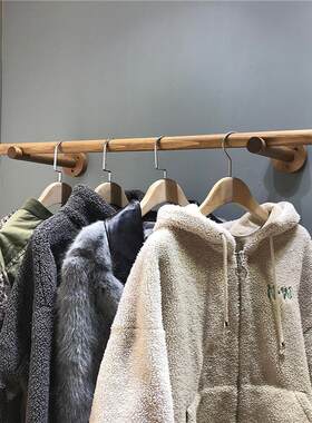 服装店上墙壁挂展示架木棍衣杆侧挂女装陈列墙上置衣架童装店货架